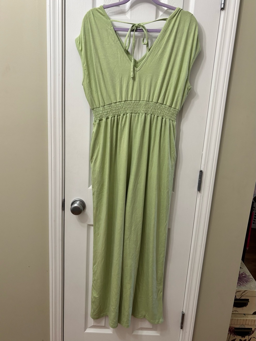 NWT Zaful Sage Green V-Neck Smocked Waist Wide Leg Jumpsuit with Pockets Size L - Picture 6 of 9